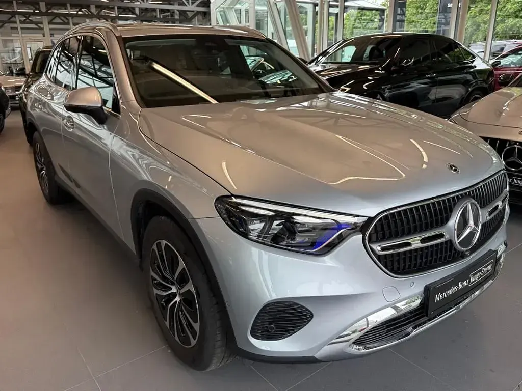 Gebraucht Mercedes GLC200 204 PS (150 kW) 2024 Metalliclack hightechsilber SUV