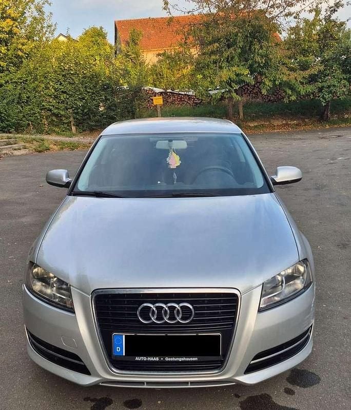 Silber Gebraucht 2010 Audi A3 Ambition Limousine | 3.500 € (Superpreis) - Bild 1/4