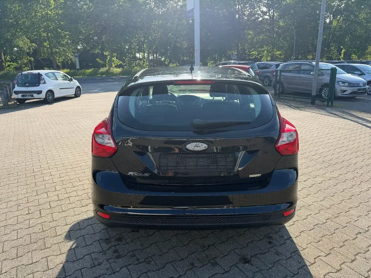Gebraucht Ford Focus Trend 101 PS (74 kW) 2013 Schwarz Kleinwagen