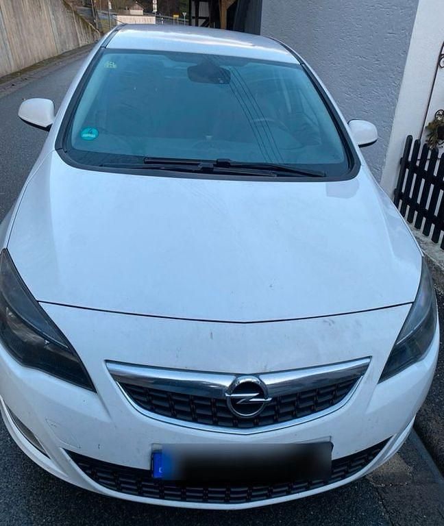 Gebraucht Opel Astra 110 PS (80 kW) 2012 Weiß Limousine