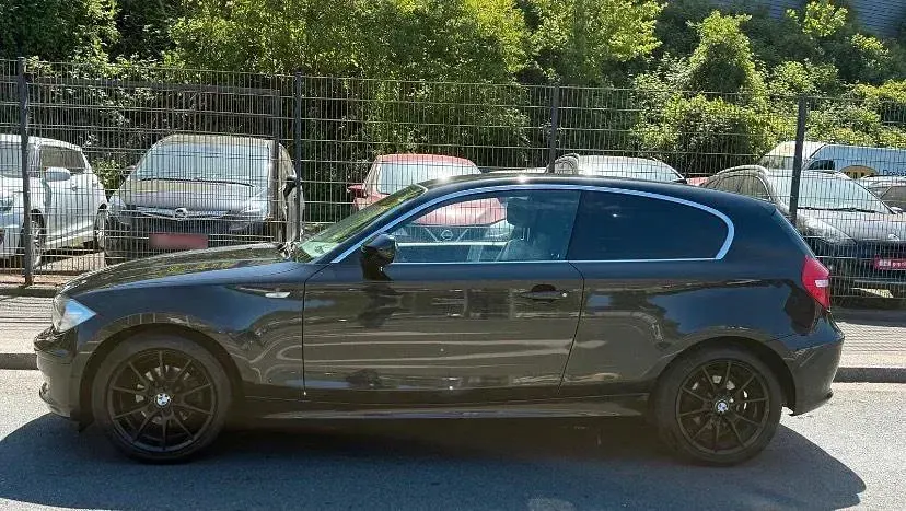 Gebraucht BMW 116 136 PS (100 kW) 2011 Schwarz Kleinwagen