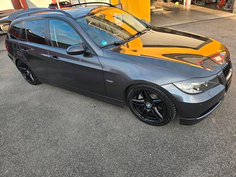 Gebraucht BMW 320 177 PS (130 kW) 2005 Grau Kombi