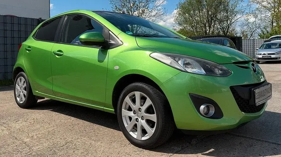 Gebraucht Mazda 2 Active 75 PS (55 kW) 2011 Grün Kleinwagen