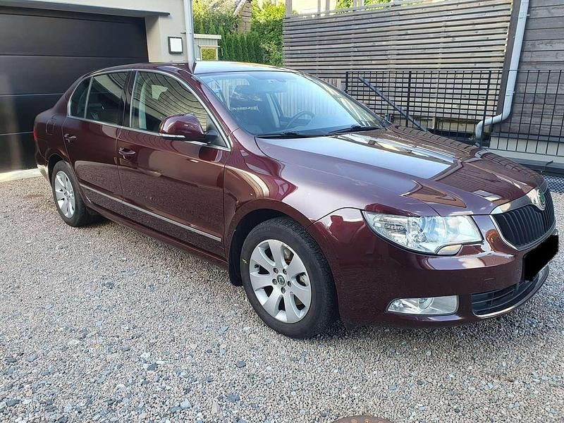 Rot Gebraucht 2013 Skoda Superb Elegance Limousine | 4.999 € (Superpreis) - Bild 1/4