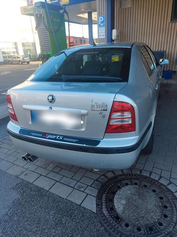 Używany Skoda Octavia 102 KM (75 kW) 2004 Srebrny Sedan/Limuzyna