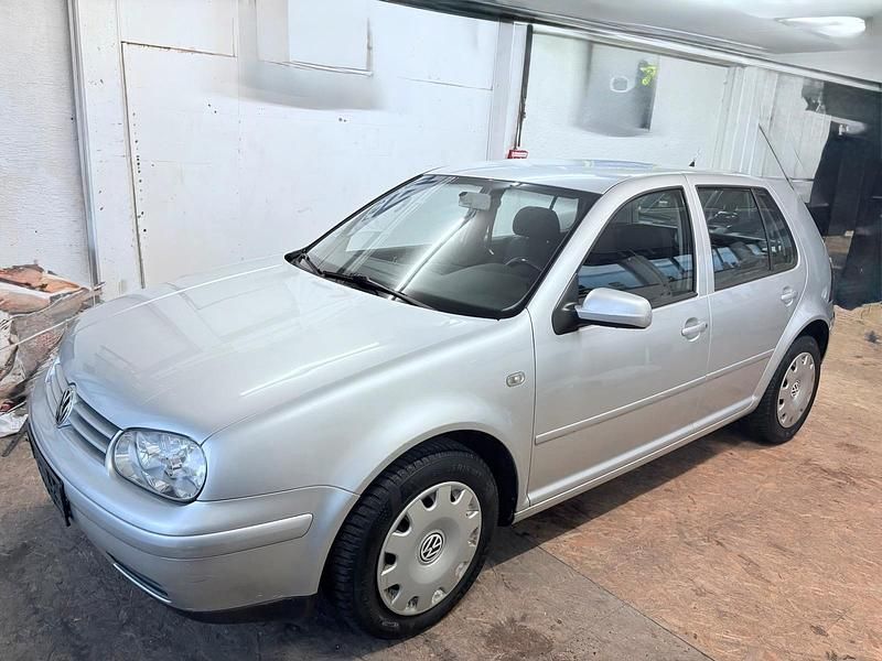 Gebraucht VW Golf IV 105 PS (77 kW) 2002 Silber Kleinwagen
