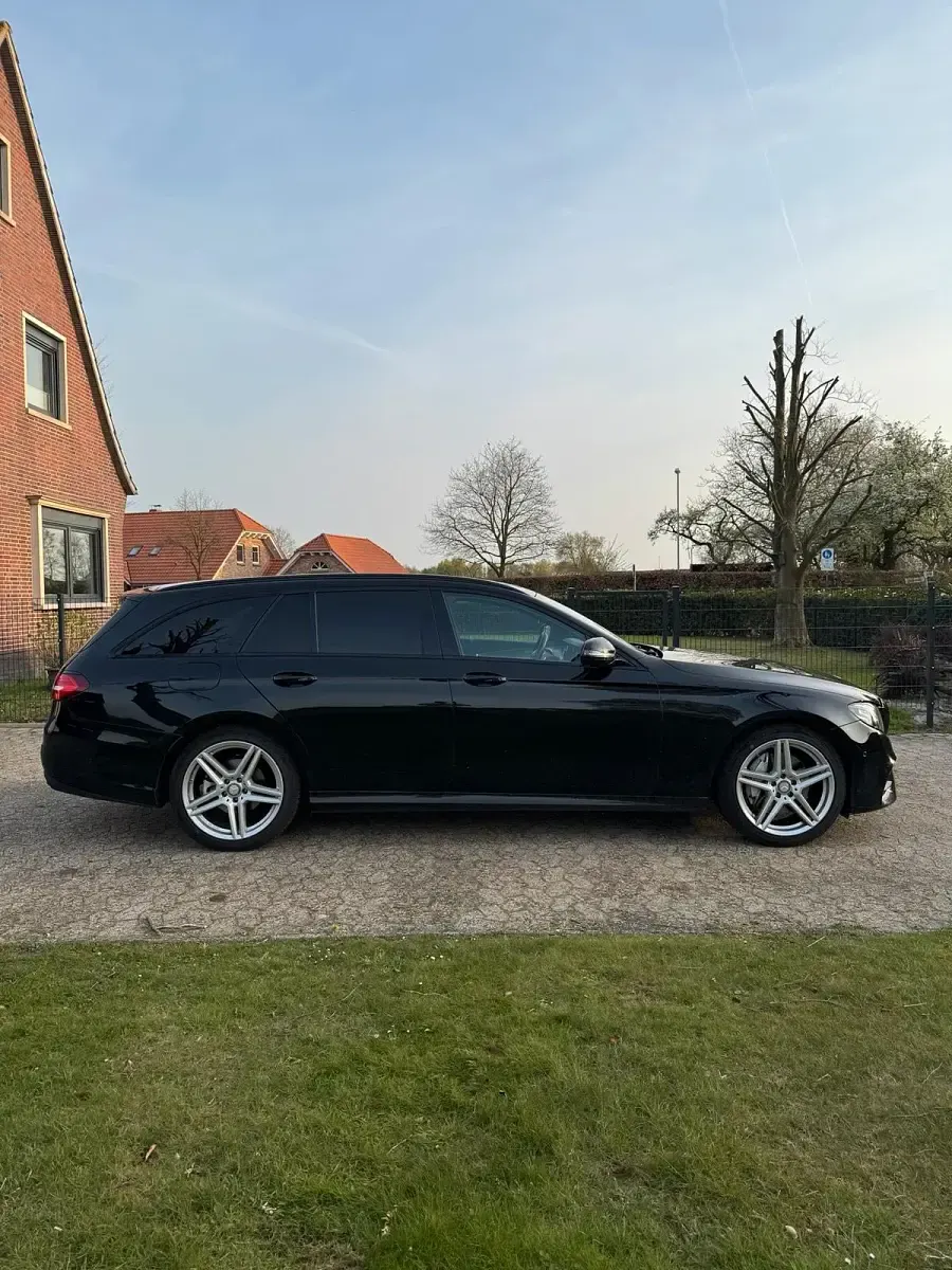 Gebraucht Mercedes E220 194 PS (142 kW) 2017 Schwarz Kombi