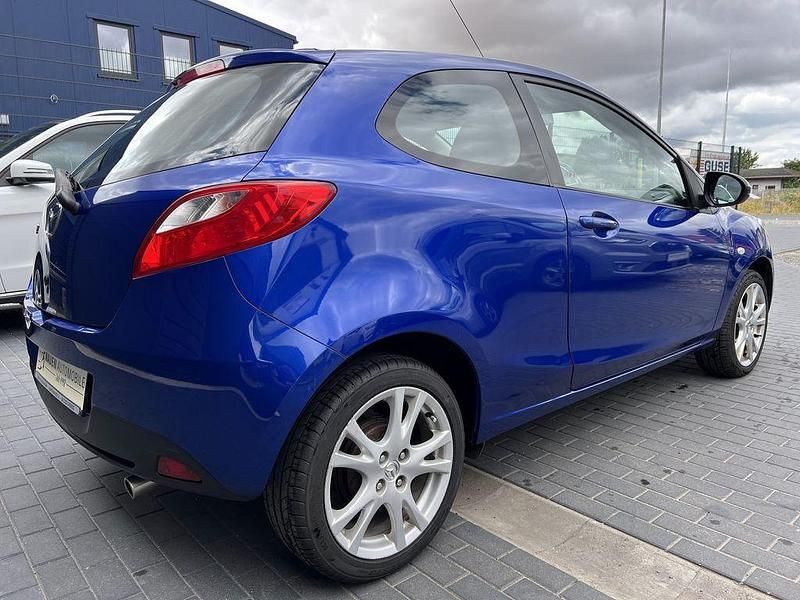 Gebraucht Mazda 2 Inclusive 86 PS (63 kW) 2009 Blau Limousine