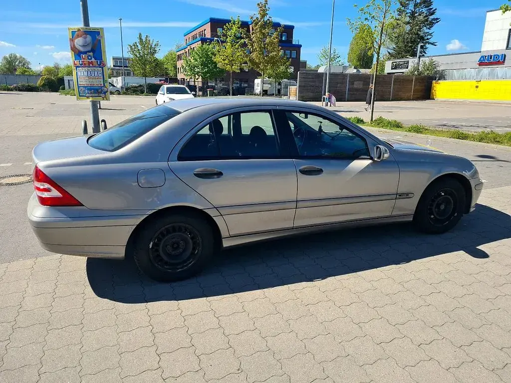 Gebraucht Mercedes C180 143 PS (105 kW) 2005 Silber Limousine