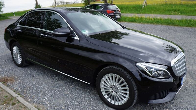 Schwarz Gebraucht 2017 Mercedes C220 Exclusive Limousine | 26.300 € - Bild 1/4