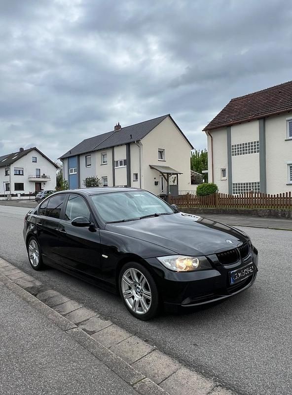 Schwarz Gebraucht 2006 BMW 320 Limousine | 3.000 € (Guter Preis) - Bild 1/4