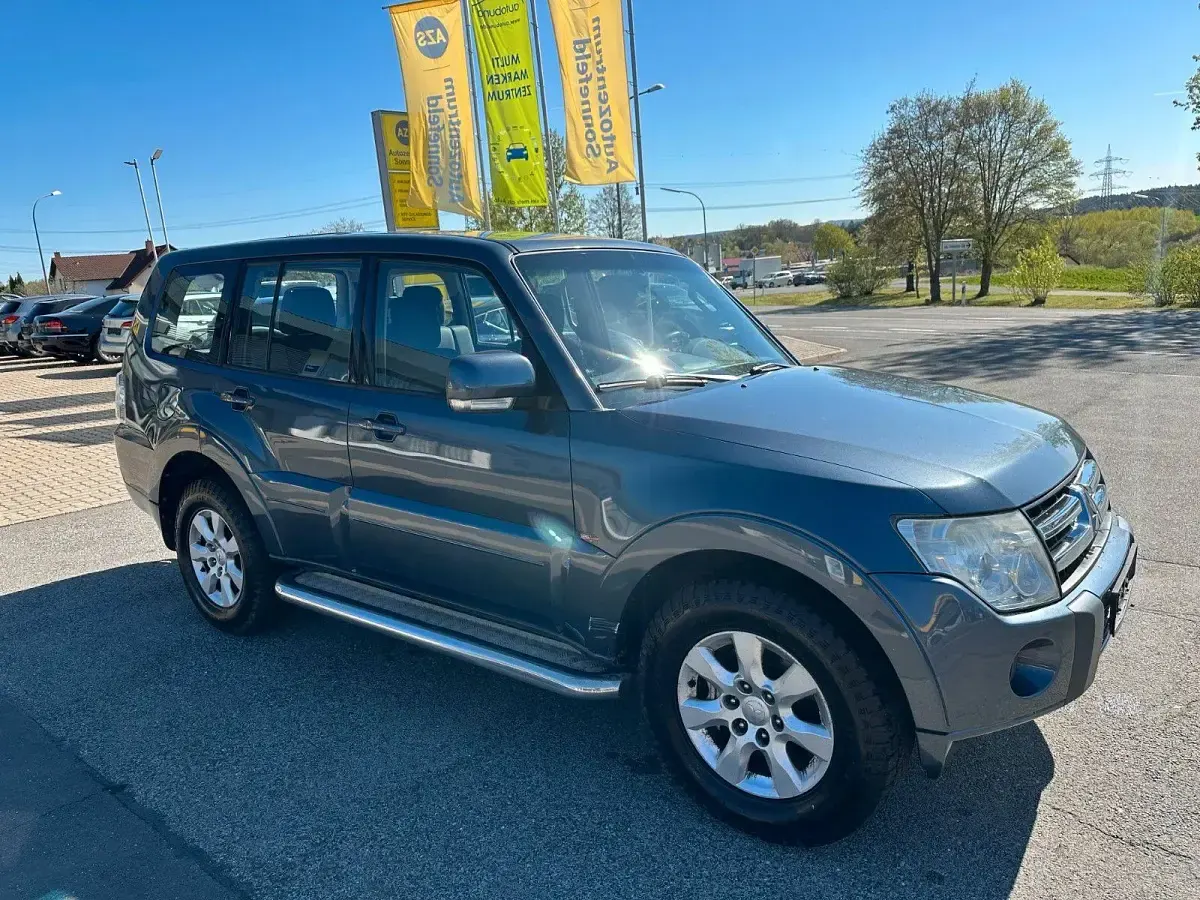Gebraucht Mitsubishi Pajero Invite 200 PS (147 kW) 2010 Grau SUV