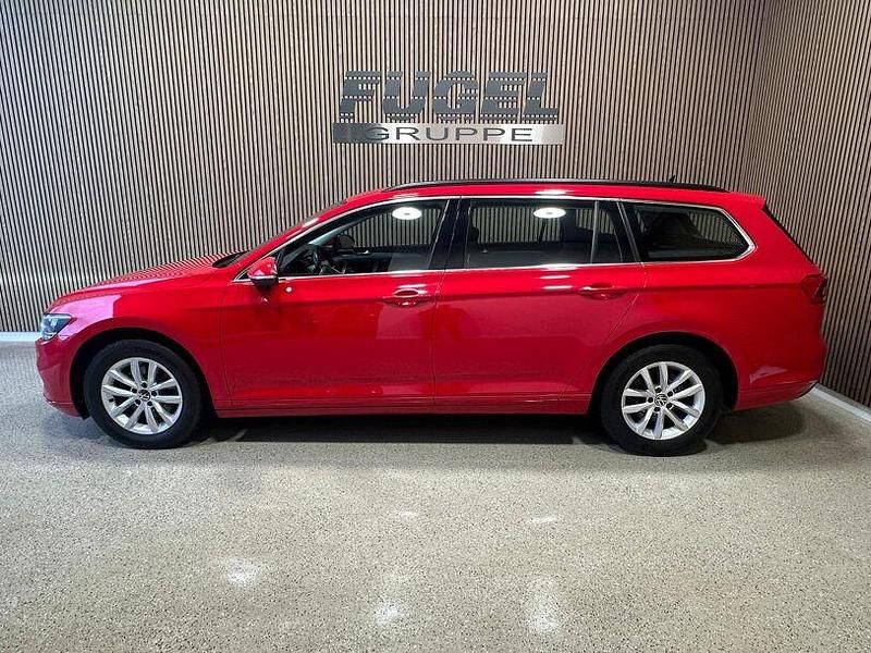 Gebraucht VW Passat 122 PS (89 kW) 2022 Rot Kombi