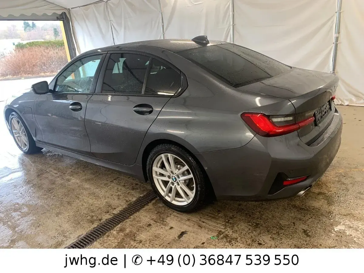Gebraucht BMW 330e Advantage 252 PS (185 kW) 2020 Grau Limousine