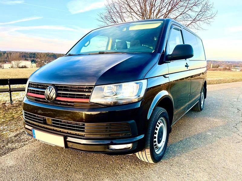 Gebraucht VW T6 150 PS (110 kW) 2017 Deep black perleffekt Van