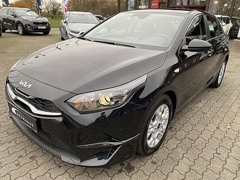 Gebraucht Kia Ceed Vision 140 PS (102 kW) 2024 Schwarz (1k zilinaschwarz) Kleinwagen