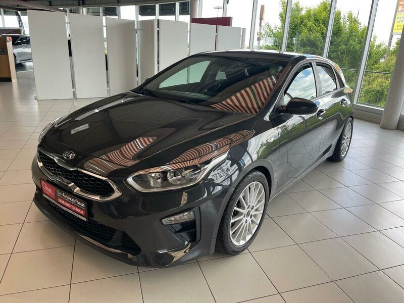 Grau Gebraucht 2019 Kia Ceed Edition 7 Limousine | 14.490 € (Etwas zu teuer) - Bild 1/4