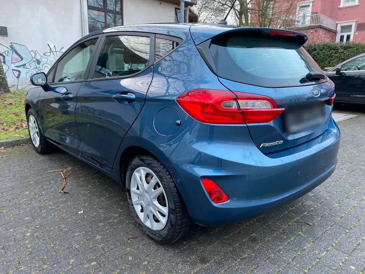 Gebraucht Ford Fiesta Cool & Connect 101 PS (74 kW) 2018 Blau Kleinwagen