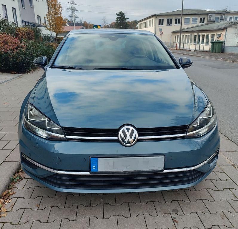 Blau Gebraucht 2020 VW Golf VII IQ Drive Limousine | 17.950 € (Guter Preis) - Bild 1/4