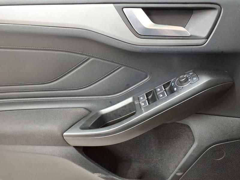 Gebraucht Ford Focus Cool & Connect 120 PS (88 kW) 2023 Agate black metallic Kombi