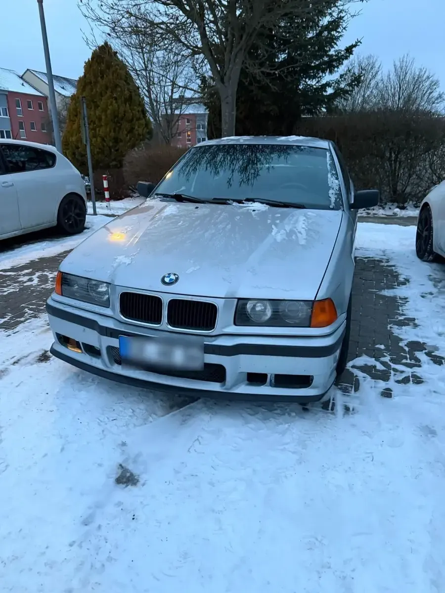 Gebraucht BMW 320 150 PS (110 kW) 1995 Silber Limousine