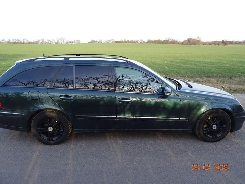 Gebraucht Mercedes E220 Avantgarde 170 PS (125 kW) 2006 Grün Kombi