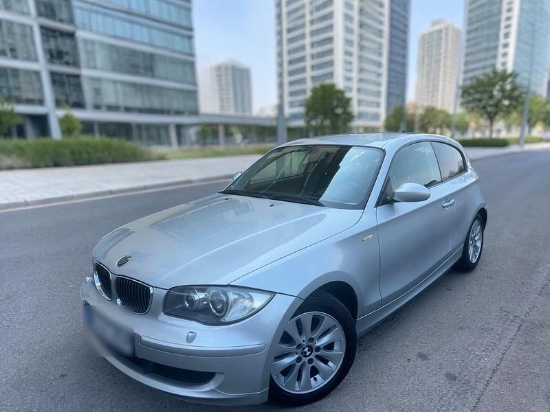 Second-hand BMW 116 122 CP (89 kW) 2009 Argintiu Hatchback
