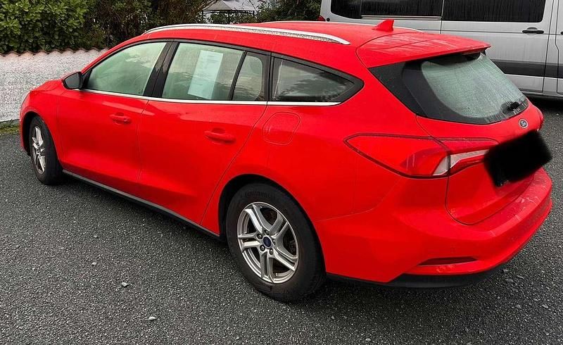 Rot Gebraucht 2020 Ford Focus Kombi | 15.500 € (Fairer Preis) - Bild 1/4