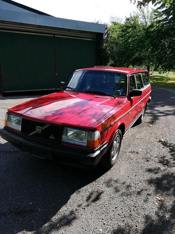 Rot Gebraucht 1992 Volvo 240 Kombi | 6.950 € - Bild 1/4