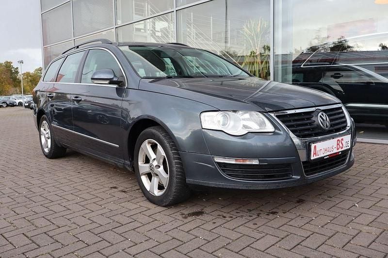 Grau Gebraucht 2010 VW Passat Comfortline Kombi | 2.390 € (Superpreis) - Bild 1/4