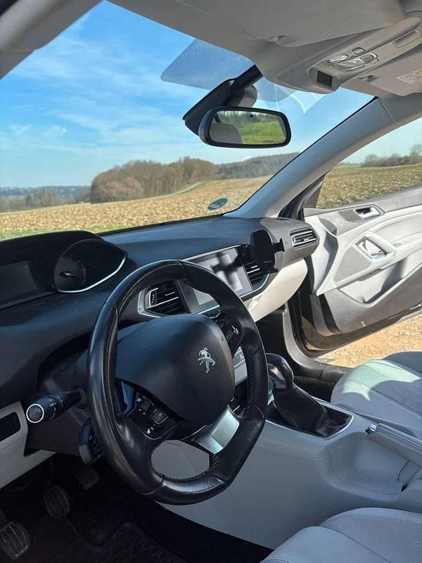 Gebraucht Peugeot 308 Active 82 PS (60 kW) 2013 Schwarz Limousine