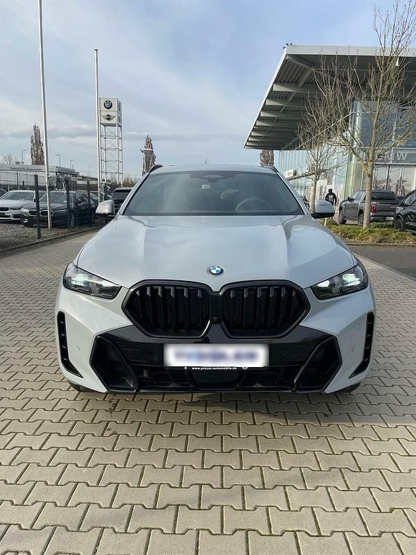 Grau Gebraucht 2023 BMW X6 M Sport SUV | 82.900 € (Guter Preis) - Bild 1/4