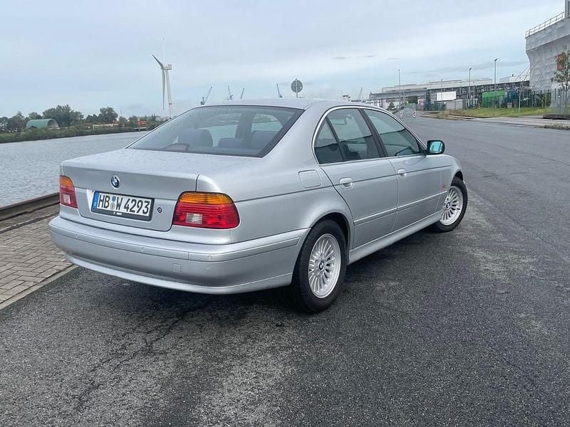 Gebraucht BMW 520 170 PS (125 kW) 2001 Silber Limousine