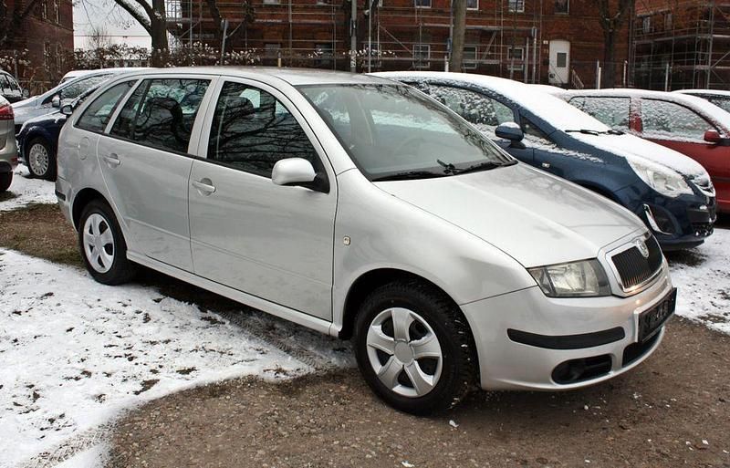 Silber Gebraucht 2006 Skoda Fabia Cool Edition Kombi | 2.799 € (Teuer) - Bild 1/4
