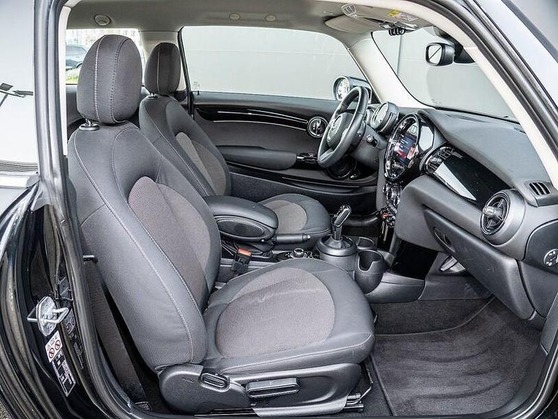 Gebraucht Mini Cooper Essential 136 PS (100 kW) 2023 Schwarz Kleinwagen