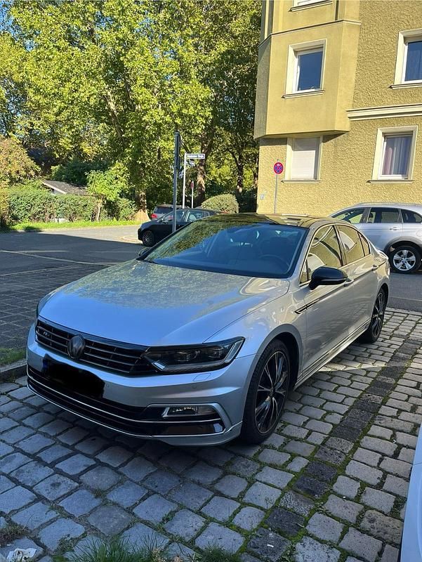 Silber Gebraucht 2016 VW Passat R-line Limousine | 19.250 € (Fairer Preis) - Bild 1/4