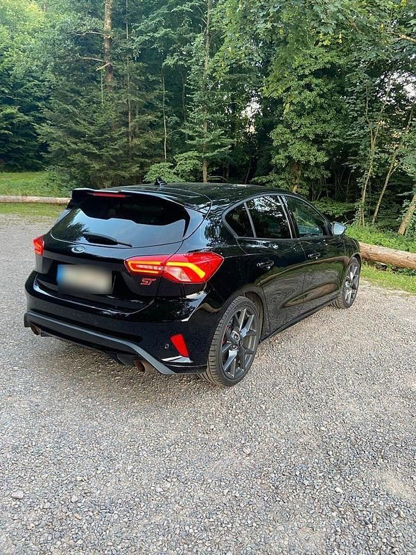Second-hand Ford Focus Performance Edition 280 CP (205 kW) 2019 Negru Berlinǎ