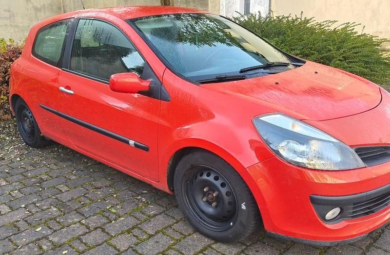 Gebraucht Renault Clio II Dynamique 88 PS (64 kW) 2006 Rot Limousine
