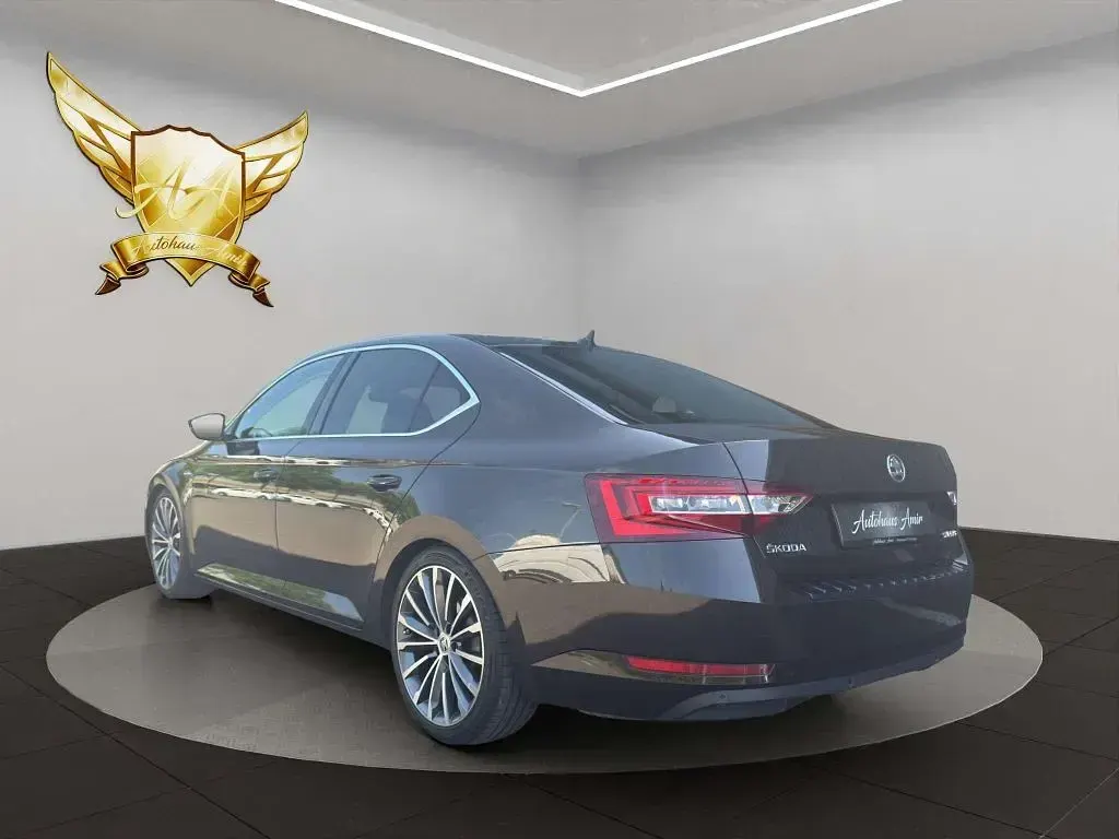 Gebraucht Skoda Superb LAURIN & KLEMENT 190 PS (139 kW) 2015 Magneticbraun metallic Limousine