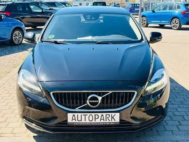 Gebraucht Volvo V40 Momentum 190 PS (139 kW) 2017 Schwarz Limousine