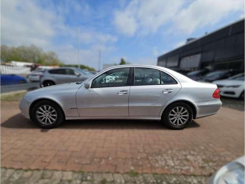 Gebraucht Mercedes E200 184 PS (135 kW) 2007 Iridiumsilber  metalliclack (metallic) Limousine