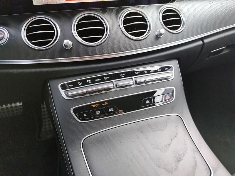 Gebraucht Mercedes E300 AMG 143 PS (105 kW) 2022 Schwarz Limousine