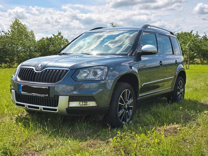 Grau Gebraucht 2015 Skoda Yeti Adventure SUV | 12.900 € (Fairer Preis) - Bild 1/4