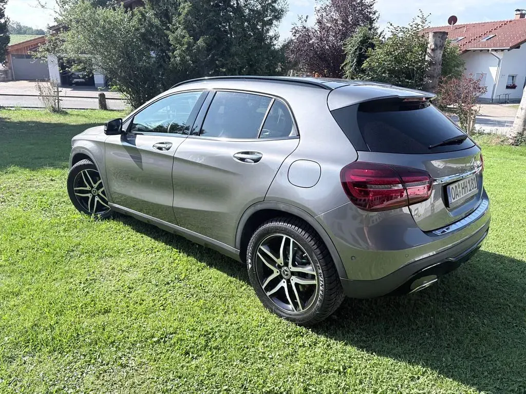 Gebraucht Mercedes GLA220 170 PS (125 kW) 2018 Grau SUV