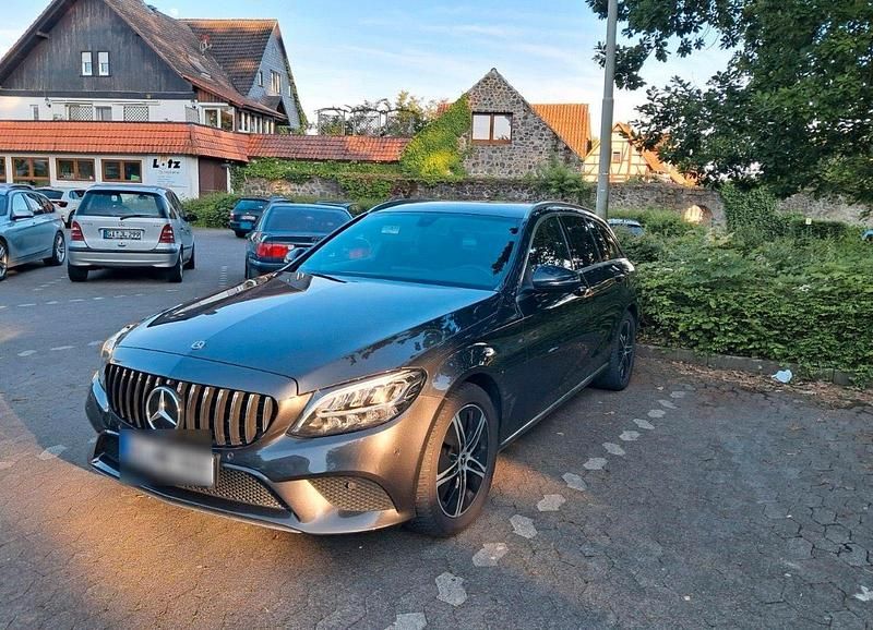 Grau Gebraucht 2019 Mercedes C220 Kombi | 21.999 € (Fairer Preis) - Bild 1/4
