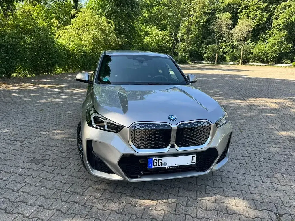 Gebraucht BMW iX1 Performance 230 kW (313 PS) 2023 Gold SUV