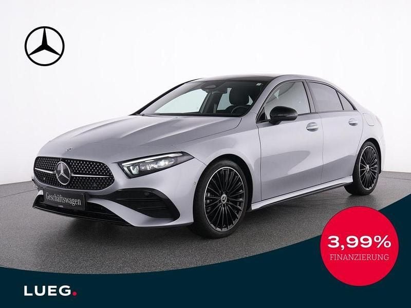 Silber Gebraucht 2025 Mercedes A200 AMG Limousine | 34.585 € (Fairer Preis) - Bild 1/4