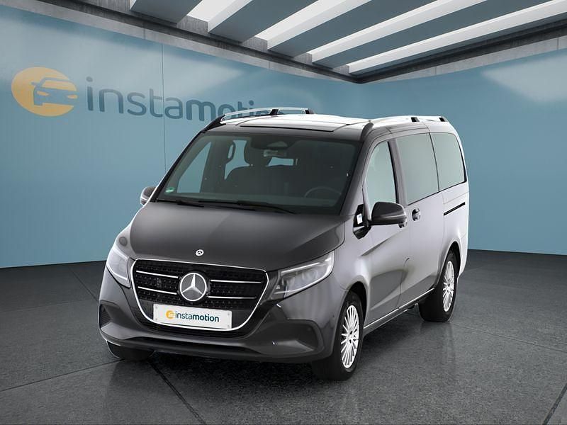 Grau Gebraucht 2024 Mercedes V220 Van / Kleinbus | 62.049 € - Bild 1/4