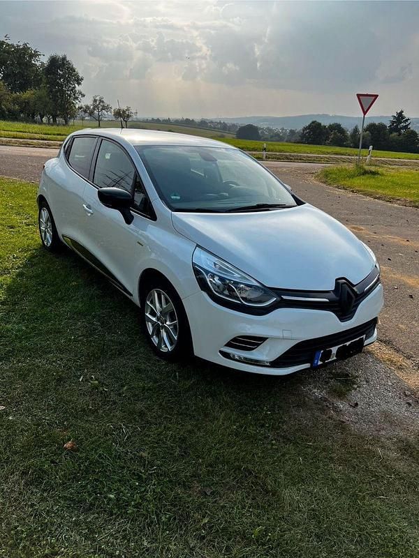 Weiß Gebraucht 2019 Renault Clio IV LIMITED Kleinwagen | 8.000 € (Guter Preis) - Bild 1/4