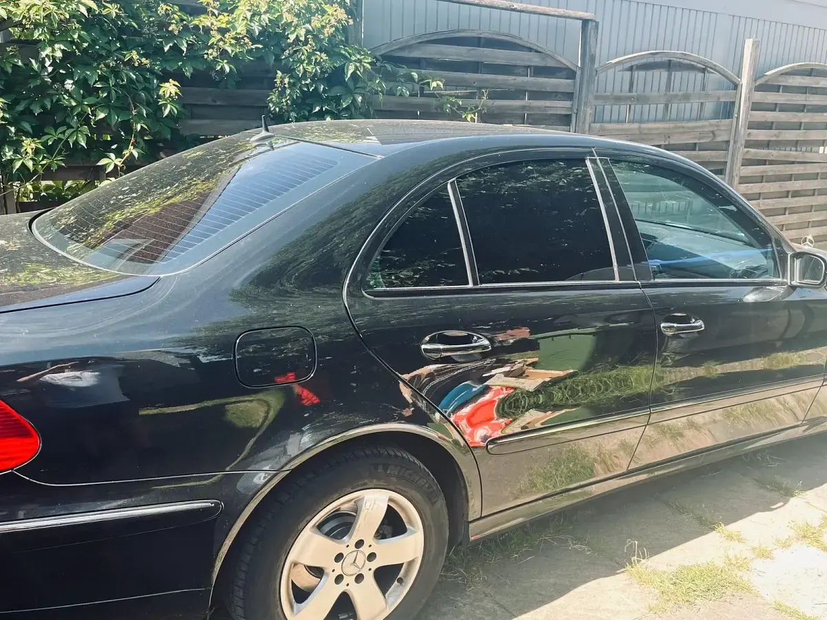 Gebraucht Mercedes E240 177 PS (130 kW) 2005 Schwarz Limousine